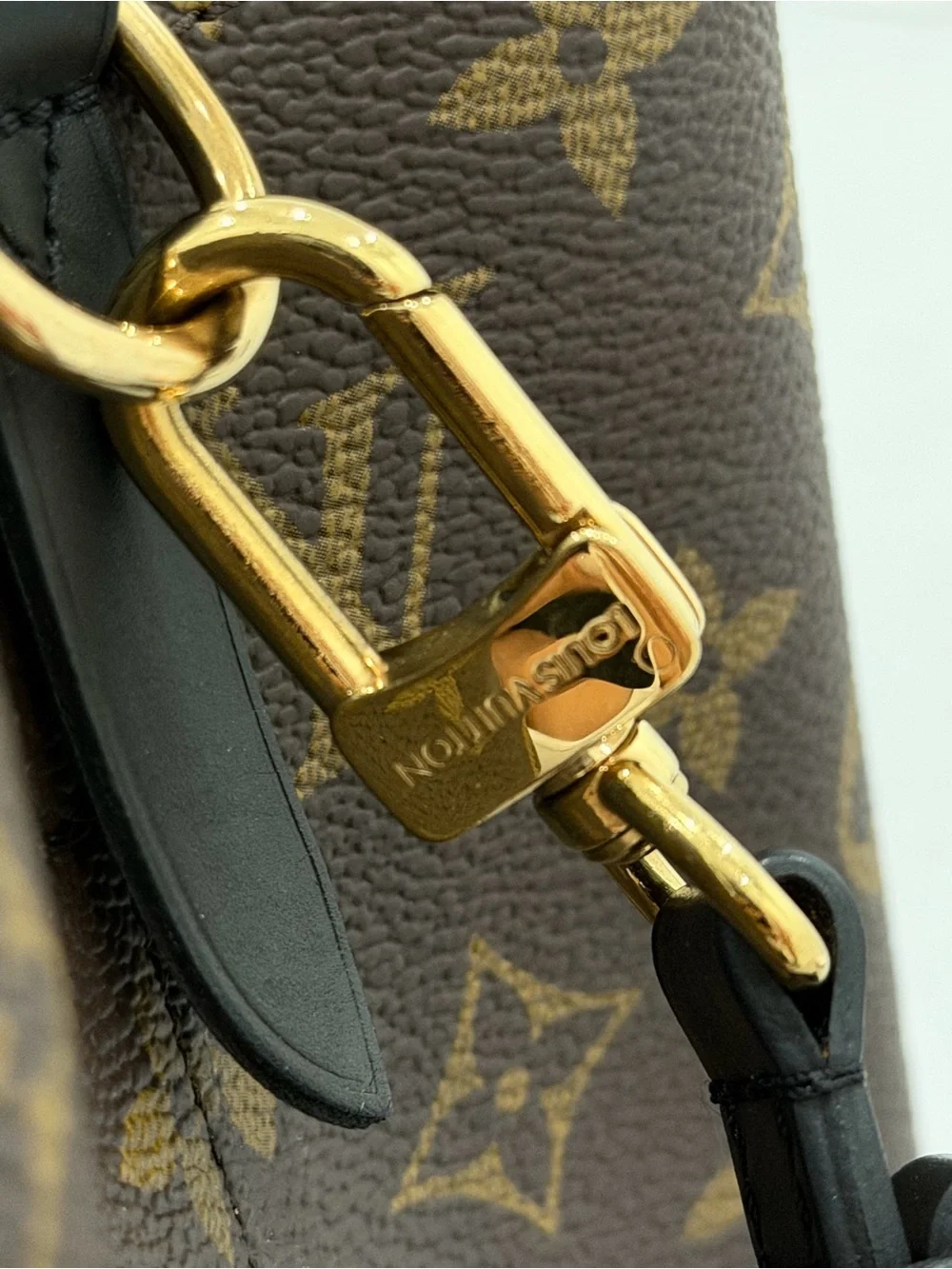 NEO NOE MM Louis Vuitton Monogram Canvas Bucket Shoulder Bag in Brown and Gold